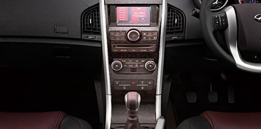 Детали интерьера Mahindra XUV500 2012 года  (фото 19 из 38)